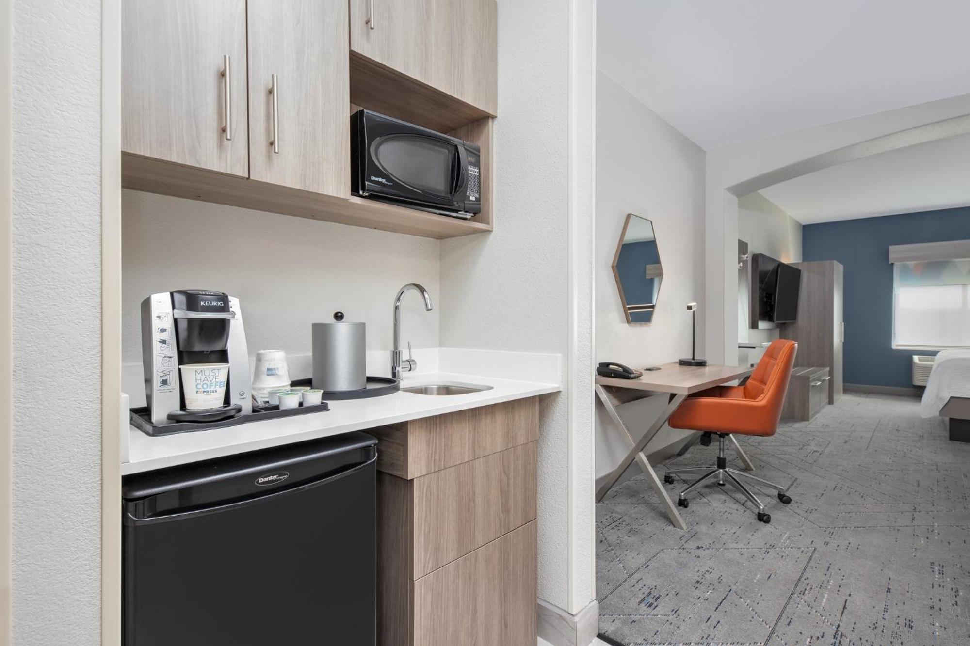 Express & West By Ihg